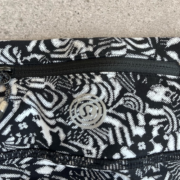 Lululemon Wanderlust leggings, size 8 - Picture 3 of 5